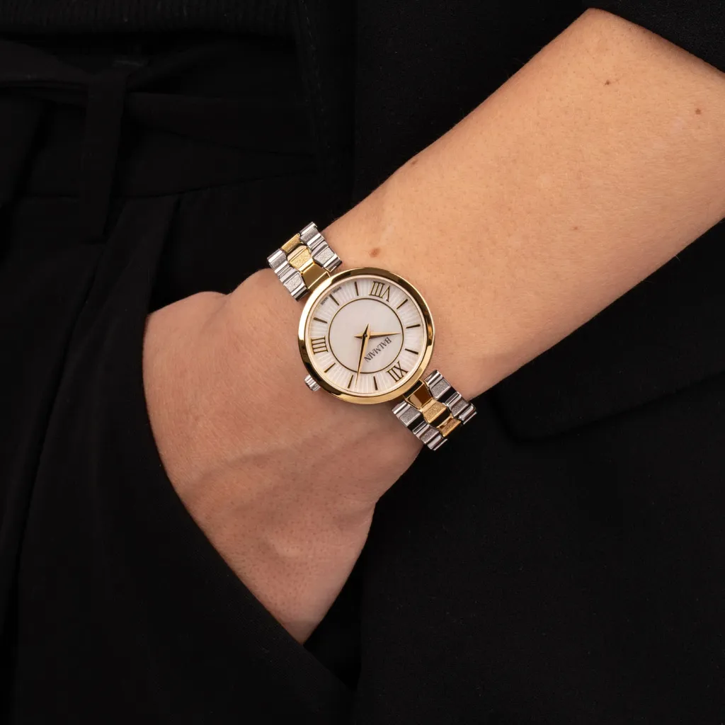 b48323982_worn2.webp